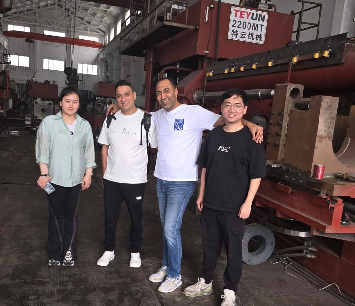 Saudi customers visited our extrusion factory