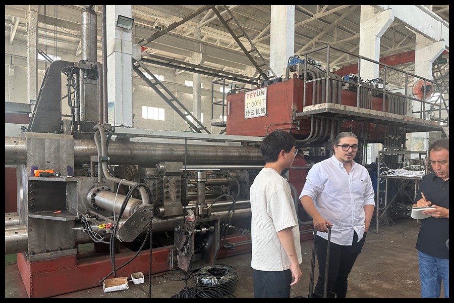Welcome our Turkish customers to visit our factory