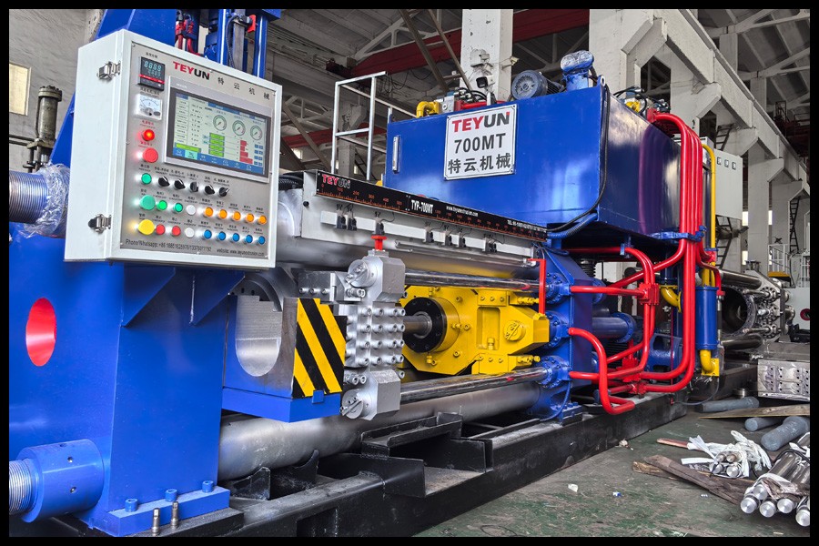 700T aluminum extrusion line is loading.