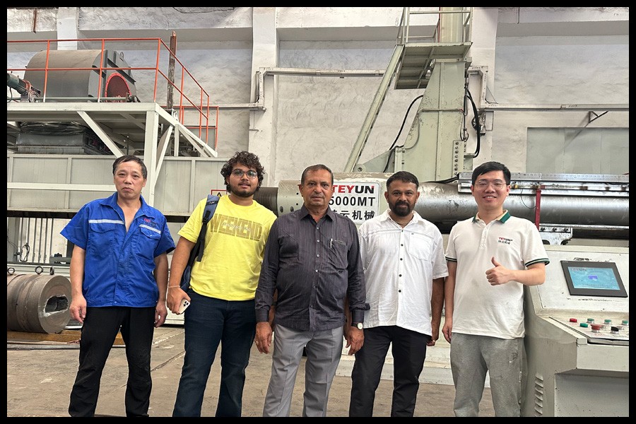 Take our customers to visit the 5000MT aluminum extrusion line
