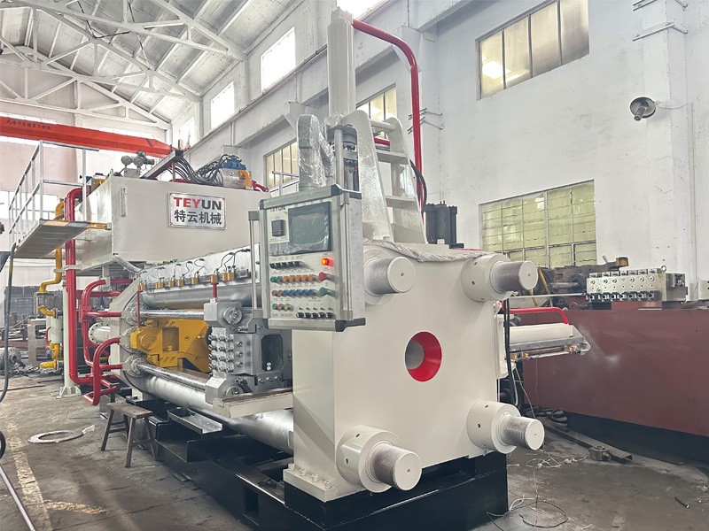 1100Ton Aluminum extrusion machine is testing before lodaing